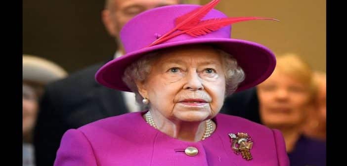 Famille Royale Britanniquela Reine Elizabeth Ii Frappée Par Un Malheur