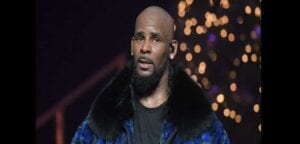 People : R. Kelly Pourrait Être Expulsé De Son Studio D’enregistrement. La Raison!