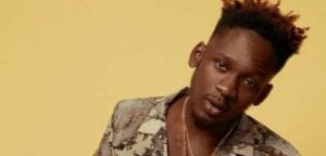 Showbiz: Le Chanteur Nigérian Mr.eazi Explique Pourquoi Il N’a Pas De Voiture