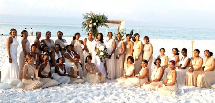 Elle organise son mariage avec 34 demoiselles d’honneur (photos)