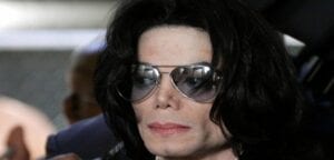 Révélation: Michael Jackson N’a Pas Été Enterré, Ses Enfants «Portent Ses Cendres Autour Du Cou»