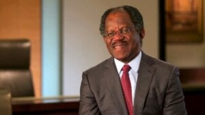 Portrait : Adebayo Ogunlesi, Le Milliardaire Nigérian Qui Possède 5 Aéroports Européens !