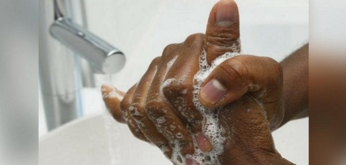”Arrêtez D’utiliser De L’eau Ordinaire Pour Vous Laver Les Mains Après La Défécation” (Unicef ​​)