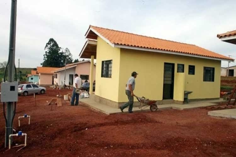 Brésil, Une Église ,Utilise , Dîmes, Construire ,Maisons, Les Sans Abri