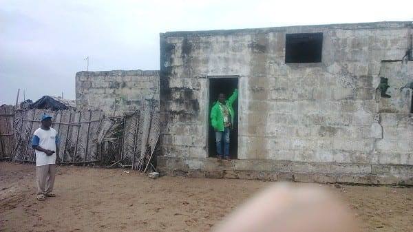 Côte d’Ivoire : Le dernier bâtiment colonial de Lahou Kpanda emporté par la mer