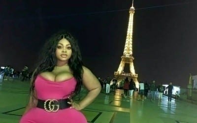 En Visite À Paris, Eudoxie Yao Ilumine La Tour Eiffel