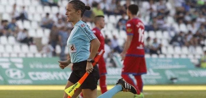 Football : pour la première fois, une femme va arbitrer en Liga