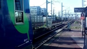 France : Un Bandit Se Faisant Passer Pour Un Pasteur Et Qui Voyageait Sans Titre De Transport A Été Pourchassé Dans Le Rer