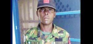 Nigeria : Un Soldat Trouve 37 000 Euros Et Le Retourne À Son Propriétaire