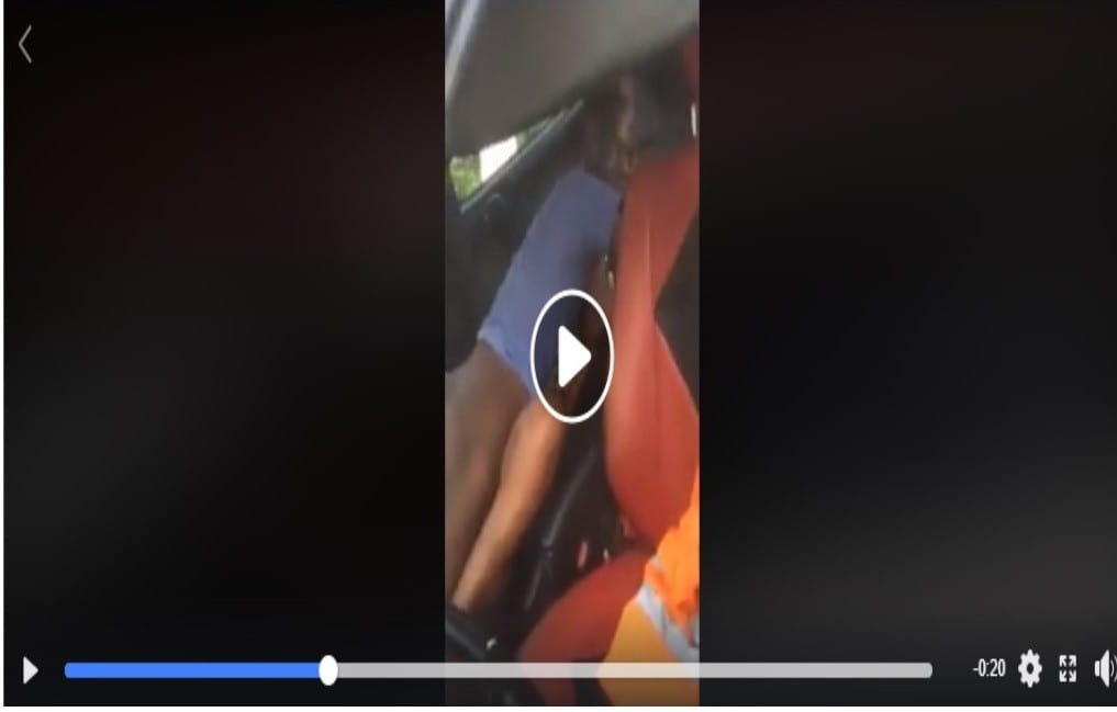 Un taximètre en plein rapport sexuel avec une prostituée dans son vehicule