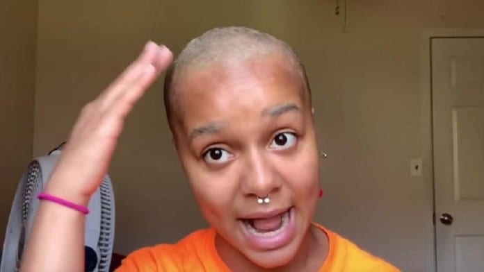 Une Instagrameuse Perd Ses Cheveux En Direct En Voulant Les Décolorer (Vidéo)