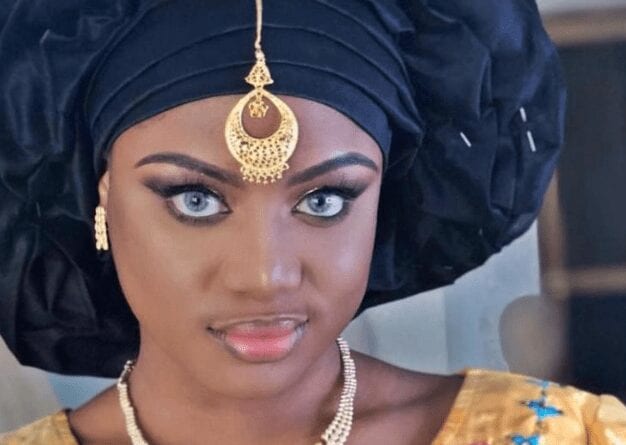 (17 Photos) Make up et tenues tendances, les femmes africaines à l’honneur