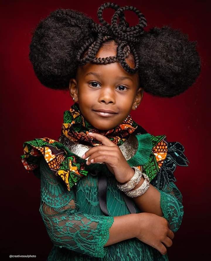 21 - Vingt (20) photos d'enfants africains mannequins qui crèvent l'écran