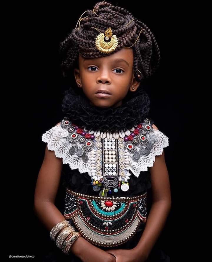 23 - Vingt (20) photos d'enfants africains mannequins qui crèvent l'écran