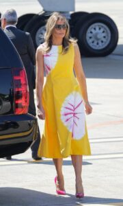 La Sublime Robe Arborée Par Melania Trump Au G7 Déjà En Rupture De Stock