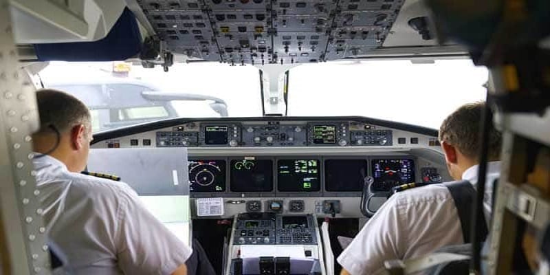 Un Avion Effectue Un Atterrissage D’urgence «Après Que Le Pilote Se Soit Évanoui Dans Le Cockpit»