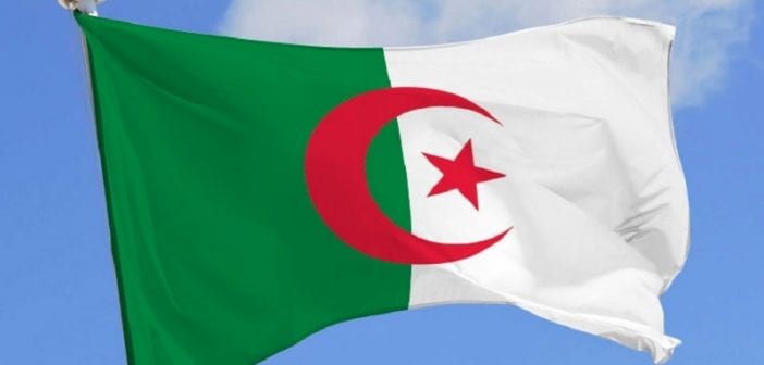 Algérie: une femme poignardée par son mari a été sauvée in extremis par des passants [Vidéo]