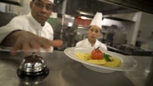 Offre D&Rsquo;Emploi Pour Commis De Cuisine Dans Un Restaurant International