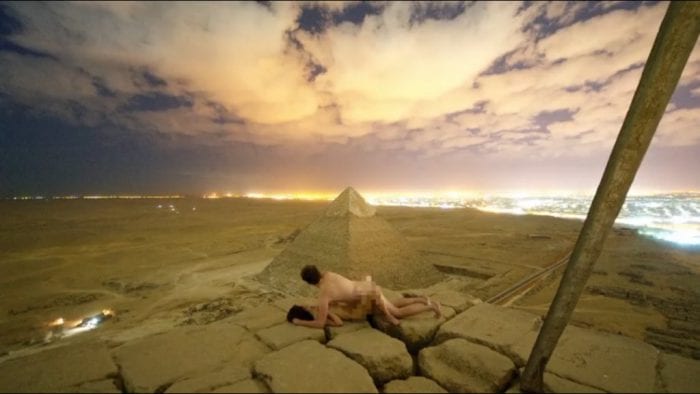 Le couple qui a posé nu au sommet de la pyramide de Khéops est recherché par les autorités égyptiennes