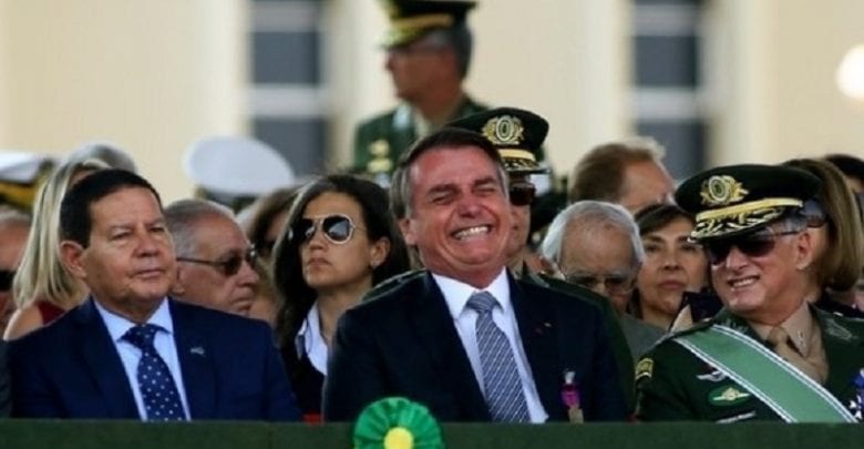 Crise Brésil France, Le Président Du Brésil ,Se Moque , Physique , Brigitte Macron