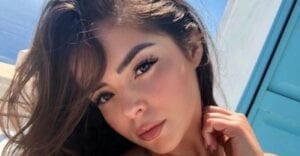 Demi Rose Surprend Ses Fans En Posant Seins Nus Pendant Ses Vacances À Bali