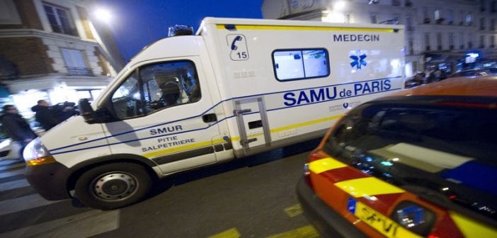 France: Il vole un véhicule du Samu et finit sa course dans un arbre