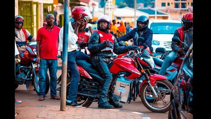 Le Rwanda va remplacer les motos à essence par les motos électriques