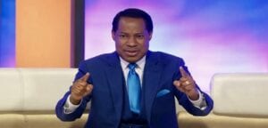 «L’argent N’existe Que Dans L’esprit Du Pauvre », Dixit Le Pasteur Chris Oyakhilome