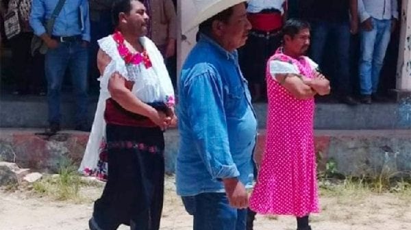 Mexique ,un Maire , Défiler En Vêtements De Femmes ,guise De Punition ,vidéo