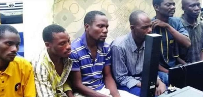 Nigeria: un cuisinier béninois arrêté après avoir volé 22 000 $ d’un politicien