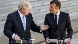 France : Boris Johnson A-T-Il Posé Ses Pieds Sur Une Table Basse De L’elysée ?