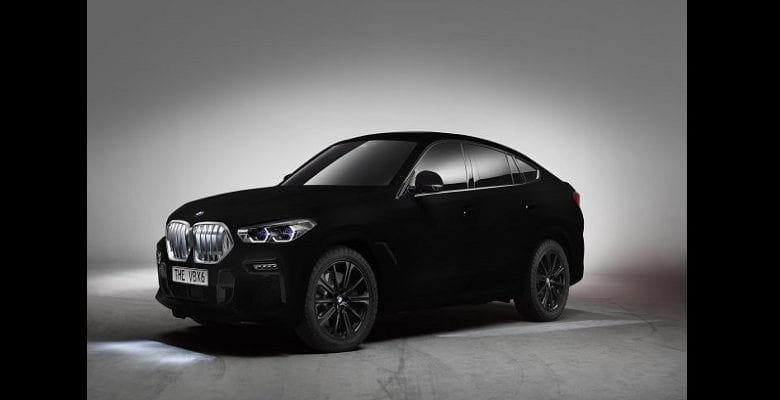 BMW dévoile la voiture « la plus noire au monde » (vidéo)