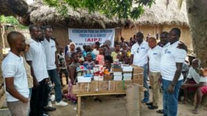 IMG 20190925 WA0013 300x169 - L’AIPJ distribue des kits scolaires à Togokomé Kpota