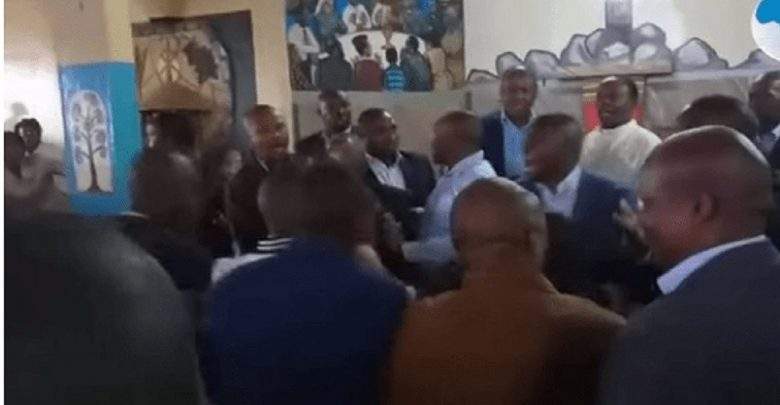 Kenya: Deux hommes  politiques  se sont battus dans une église