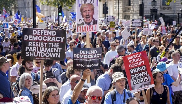 Royaume-Uni : Des manifestations anti-Johnson après la suspension du parlement