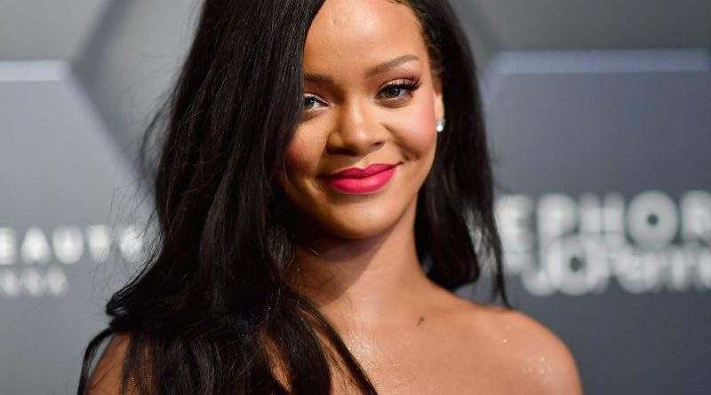 Photo : Rihanna Sexy En Lingerie, Chris Brown Fait Des Sous-Entendus Déplacés