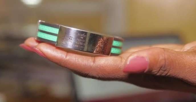 « Passmousso », Le Bracelet Qui Remplace Le Carnet De Santé, Conçu Par Une Ivoirienne