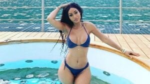 10 Photos; Sery Dorcas, Les Clichés Hot De Ses Vacances De Rêve En Italie