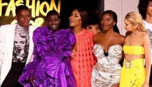 Tiwa Savage Défile Pour Naomi Campbell