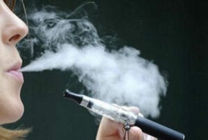 Santé : La Cigarette Électronique Constitue-T-Elle Un Danger ?