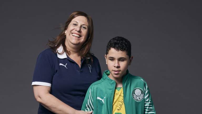 Fifa The Best : Nikollas Et Sa Mère Ont Reçu Le Prix Des Supporters De La Fifa
