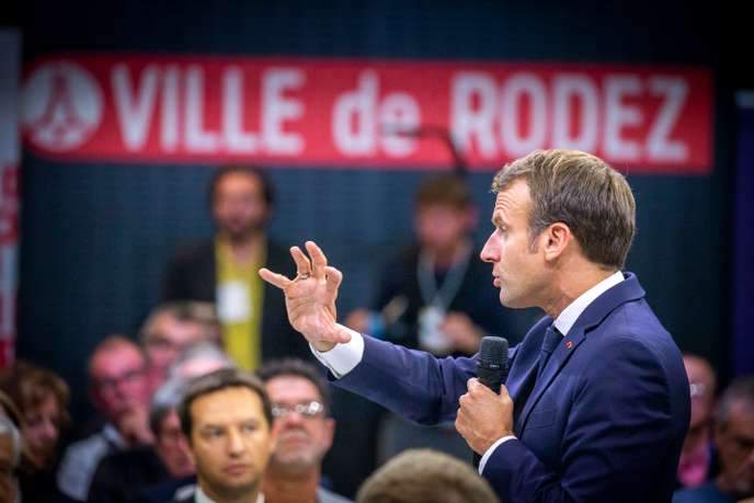 A Rodez, Emmanuel Macron tente de rassurer sur les retraites