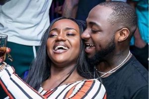 Davido Et Chioma Publient Une Adorable Photo De Leur Bébé