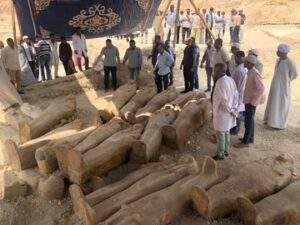 Impressionnante Découverte De 20 Sarcophages Anciens À Louxor