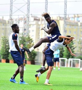 Pour Avoir Réclamé Son Salaire, Le Togolais Emmanuel Adébayor &Lsquo;Écarté&Rsquo; De Son Club