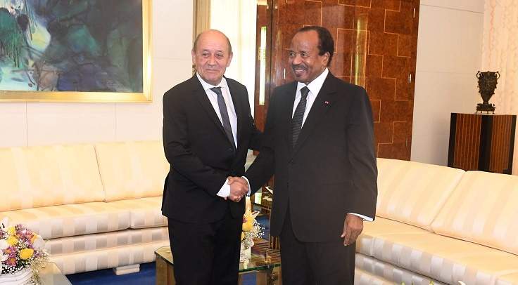 Cameroun : Paul Biya Décore Le Ministre Français Jean Yves Le Drian