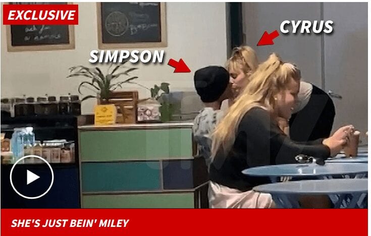 Miley Cyrus Embrasse Cody Simpson En Public
