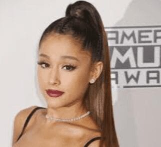 La Star Ariana Grande Toute Triste Évoque Son État De Santé