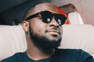 Des Lunettes À 6 Millions De Fcfa De Davido Embrasent La Toile