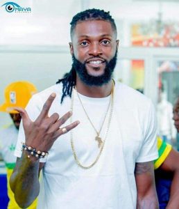 Après Sa Rupture, Emmanuel Adebayor Est À Nouveau Un Coeur À Prendre